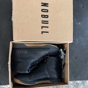 NOBULL BLACK LEATHER HITOP TRAINER W GUM BOTTOM SZ 9